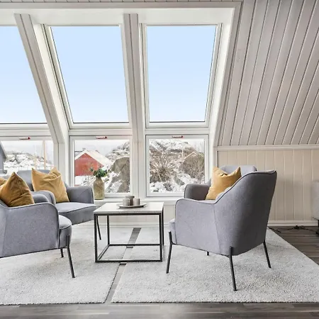 Spacious Traditional Fisherman'S Cabin With Modern Comforts Leilighet Stamsund