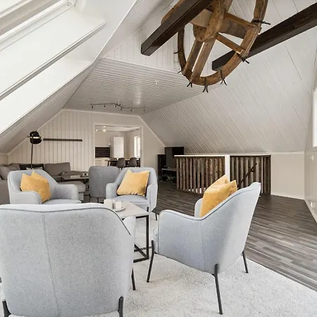Spacious Traditional Fisherman'S Cabin With Modern Comforts Stamsund
