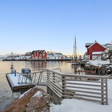 Spacious Traditional Fisherman'S Cabin With Modern Comforts Apartman Stamsund