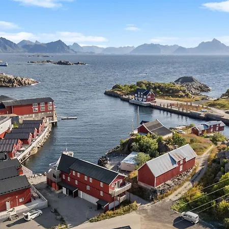 Spacious Traditional Fisherman'S Cabin With Modern Comforts Apartman Stamsund