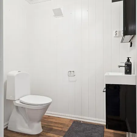 Spacious Traditional Fisherman'S Cabin With Modern Comforts * Stamsund