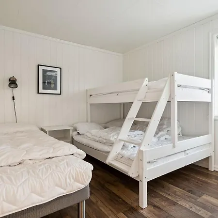 Spacious Traditional Fisherman'S Cabin With Modern Comforts Apartman Stamsund