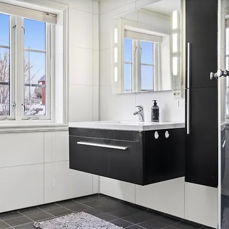 Spacious Traditional Fisherman'S Cabin With Modern Comforts * Stamsund