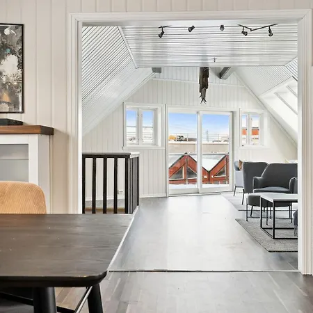 Spacious Traditional Fisherman'S Cabin With Modern Comforts Stamsund