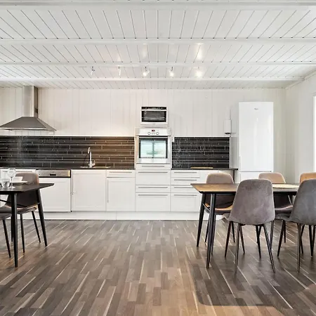 Spacious Traditional Fisherman'S Cabin With Modern Comforts * Stamsund
